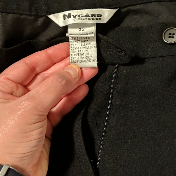 Black trousers - Picture 2 of 3